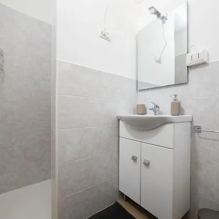 Apartment 4 Stops From The City Center Milan Exterior photo