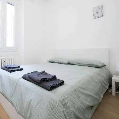 Apartment 4 Stops From The City Center Milan Exterior photo