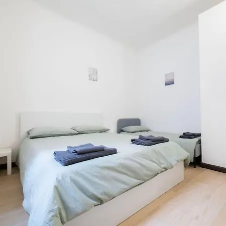Apartment 4 Stops From The City Center Milan Exterior photo